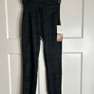 Vuori Women’s XS Camo Joggers Drawstring New See Pics 6147